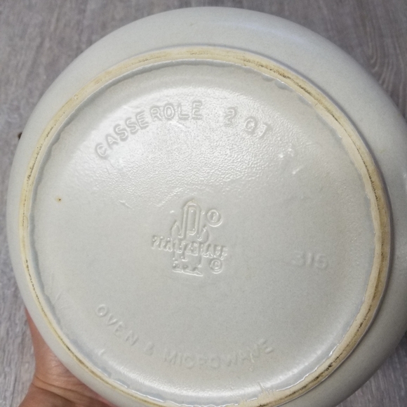 Pfaltzgraff 2 qt. Yorktowne blue Casserole with lid - Picture 9 of 10